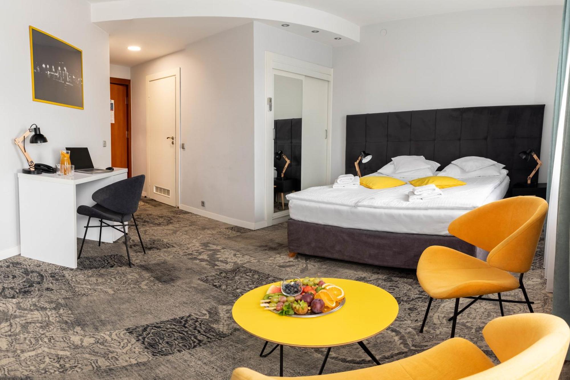 Hotel Nafta Krosno Eksteriør billede